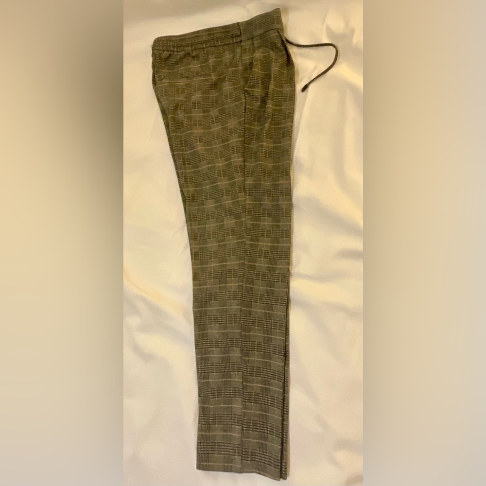 10$ or 2/15$
Classic Checkered Trousers - Black - Picture 6 of 7